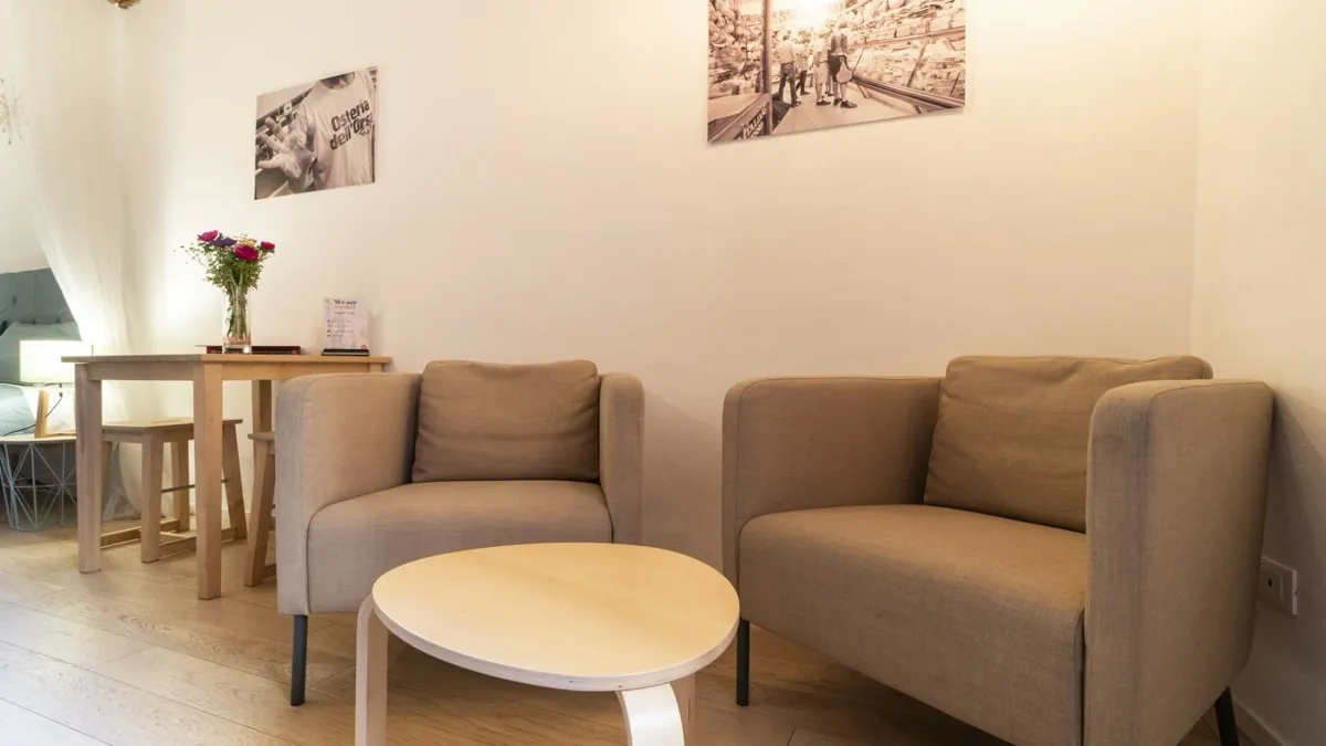 Studio D'Azeglio – due poltrone e un tavolino