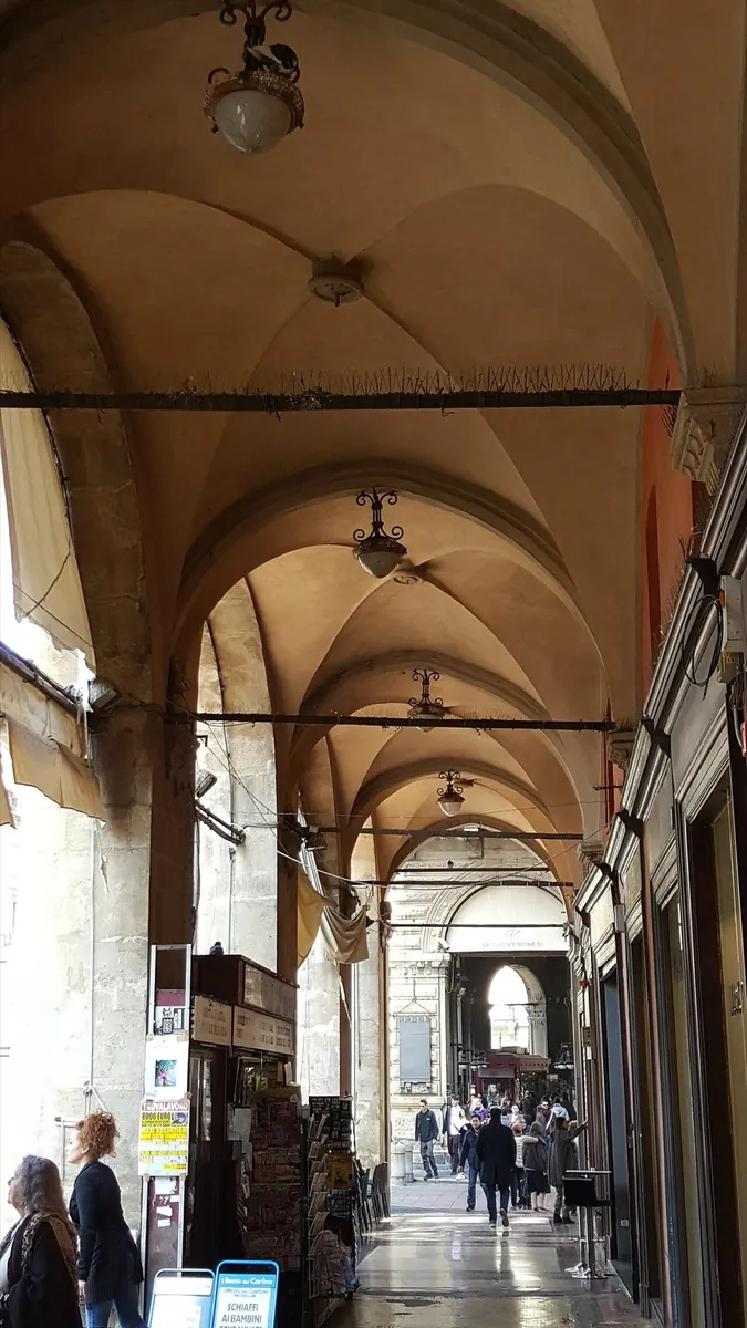 Il portico di Via dell'Indipendenza