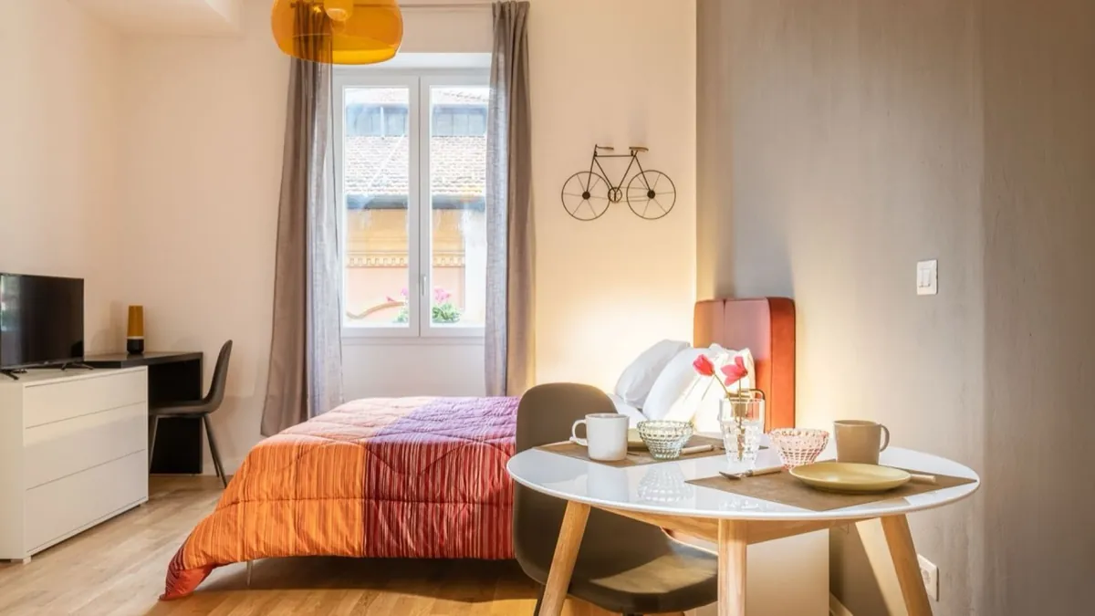 San Gervasio – monolocale con letto e tavolino